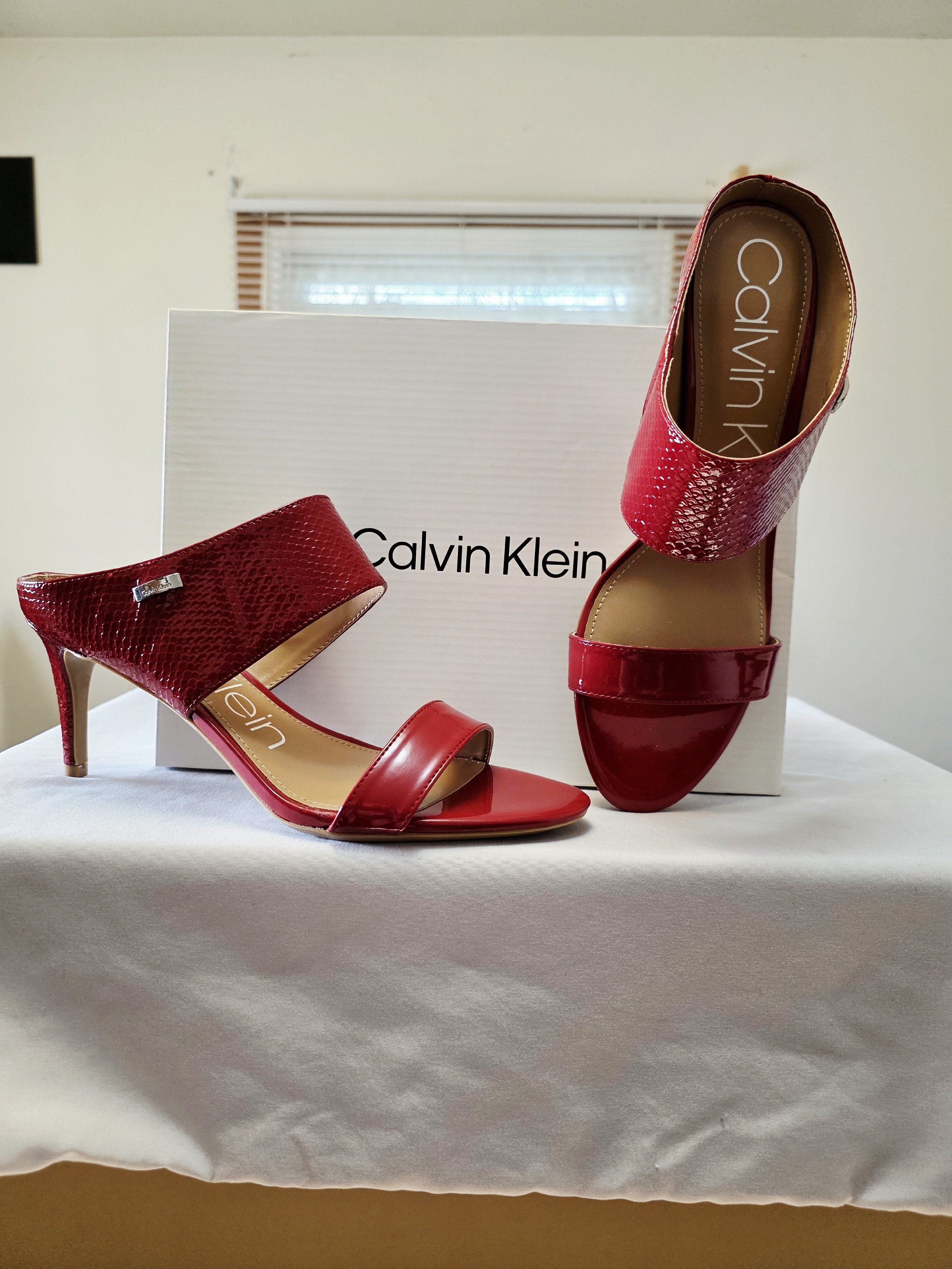 Calvin Klein Lorinda Sandal In Red Multi Size 9m